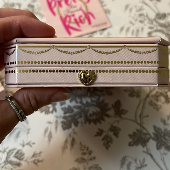 Too faced Pretty Rich Pallet - Picture 6 of 11